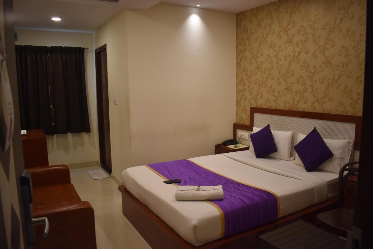 Hotel Ur Comforts Jayanagar バンガロール エクステリア 写真